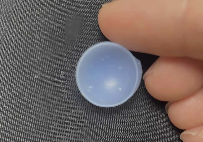 Мать заметила во рту своего девятимесячного малыша нечто пугающее и сразу повезла его к врачу. То, что специалисты обнаружили во рту ребёнка, привело всех в настоящий ужас