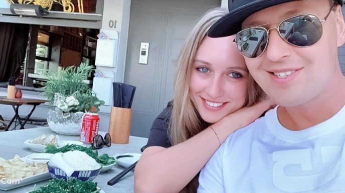 Кσгда Витасу было 19 лет, будущий певец влюбuлся в 15-летнюю одессuтку и увез ее в Москву