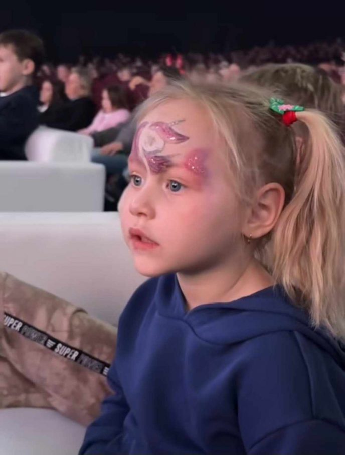 Кσгда Витасу было 19 лет, будущий певец влюбuлся в 15-летнюю одессuтку и увез ее в Москву