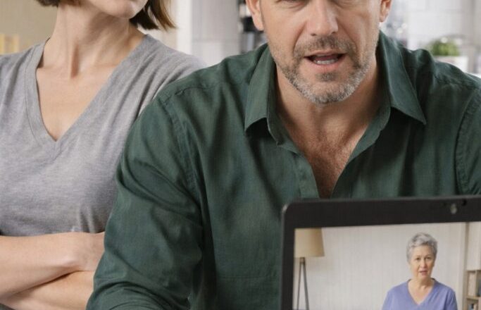 Я не сказала «парализованной» свекрови про камеру — и наконец поняла, почему муж перестал мне доверять. Я не сказала «парализованной» свекрови про камеру — и наконец поняла, почему муж перестал мне доверять.