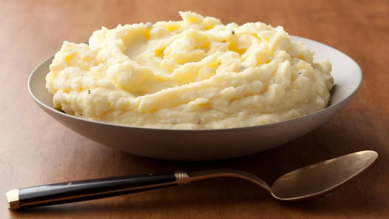 Відома порада шеф-кухаря: «Не додавайте молоко чи воду в картопляне пюре.