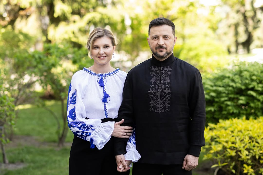 Володимир та Олена Зеленські у вишиванках Володимир та Олена Зеленські у вишиванках