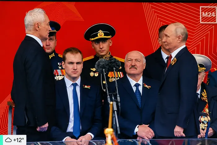Лукашенко привіз на парад до Путіна свого молодого наступника? (фото)