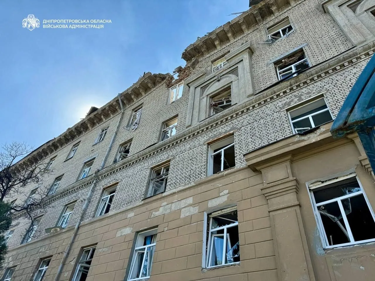 Війська РФ атакували гуртожиток у Дніпрі: є жертва і понад 10 поранених. Фото