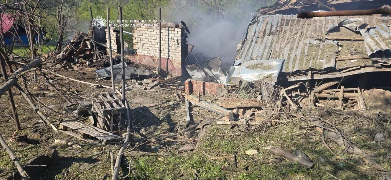 Війська РФ атакували гуртожиток у Дніпрі: є жертва і понад 10 поранених. Фото