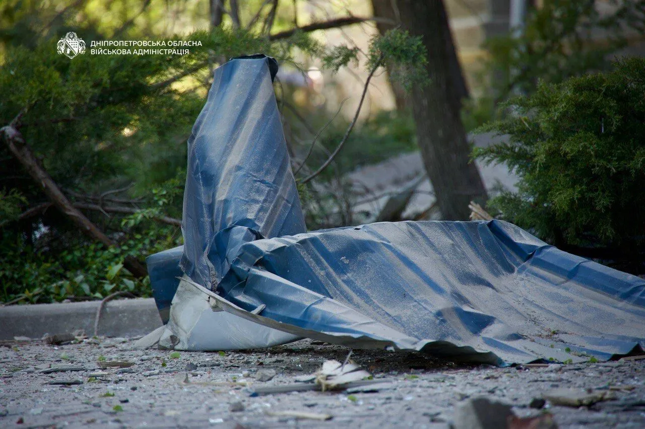 Війська РФ атакували гуртожиток у Дніпрі: є жертва і понад 10 поранених. Фото