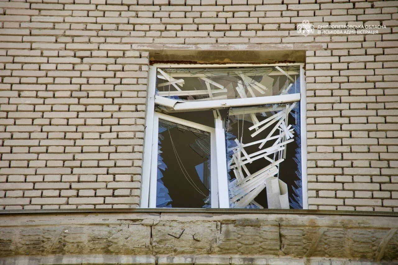 Війська РФ атакували гуртожиток у Дніпрі: є жертва і понад 10 поранених. Фото