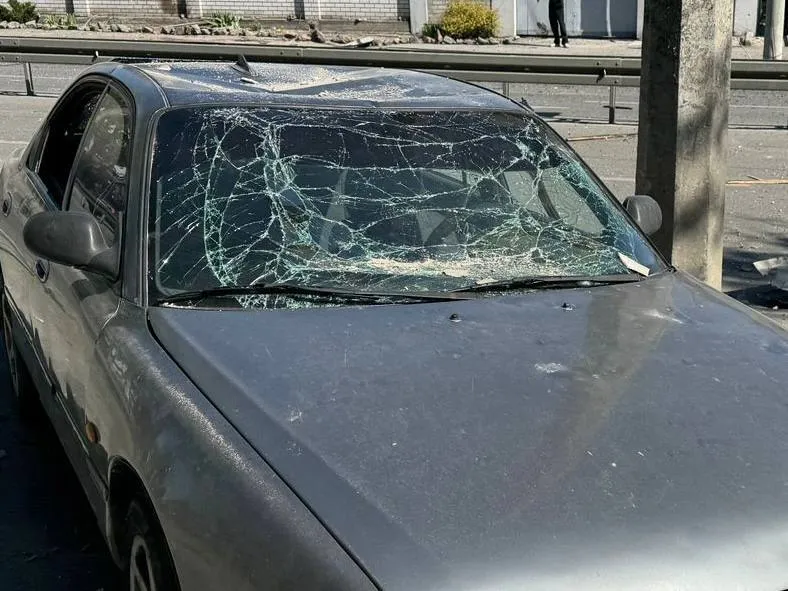 Війська РФ атакували гуртожиток у Дніпрі: є жертва і понад 10 поранених. Фото