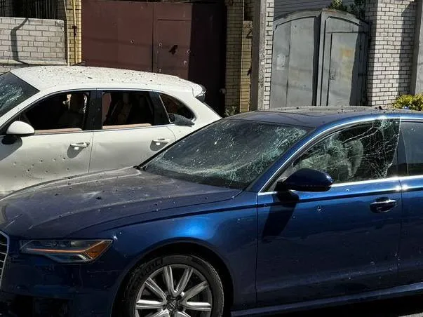Війська РФ атакували гуртожиток у Дніпрі: є жертва і понад 10 поранених. Фото