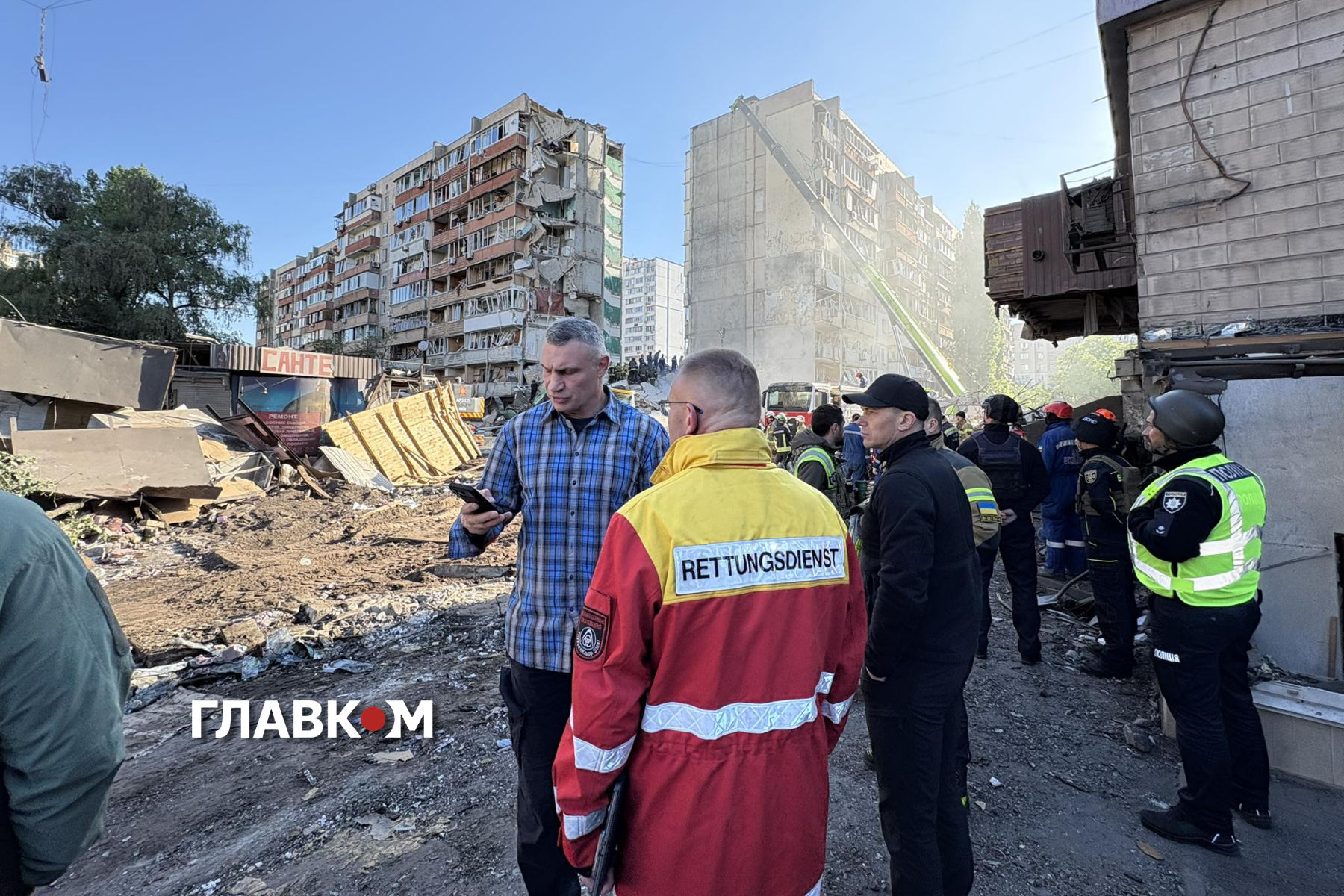 Мер столиці Віталій Кличко на місці влучання у Києві