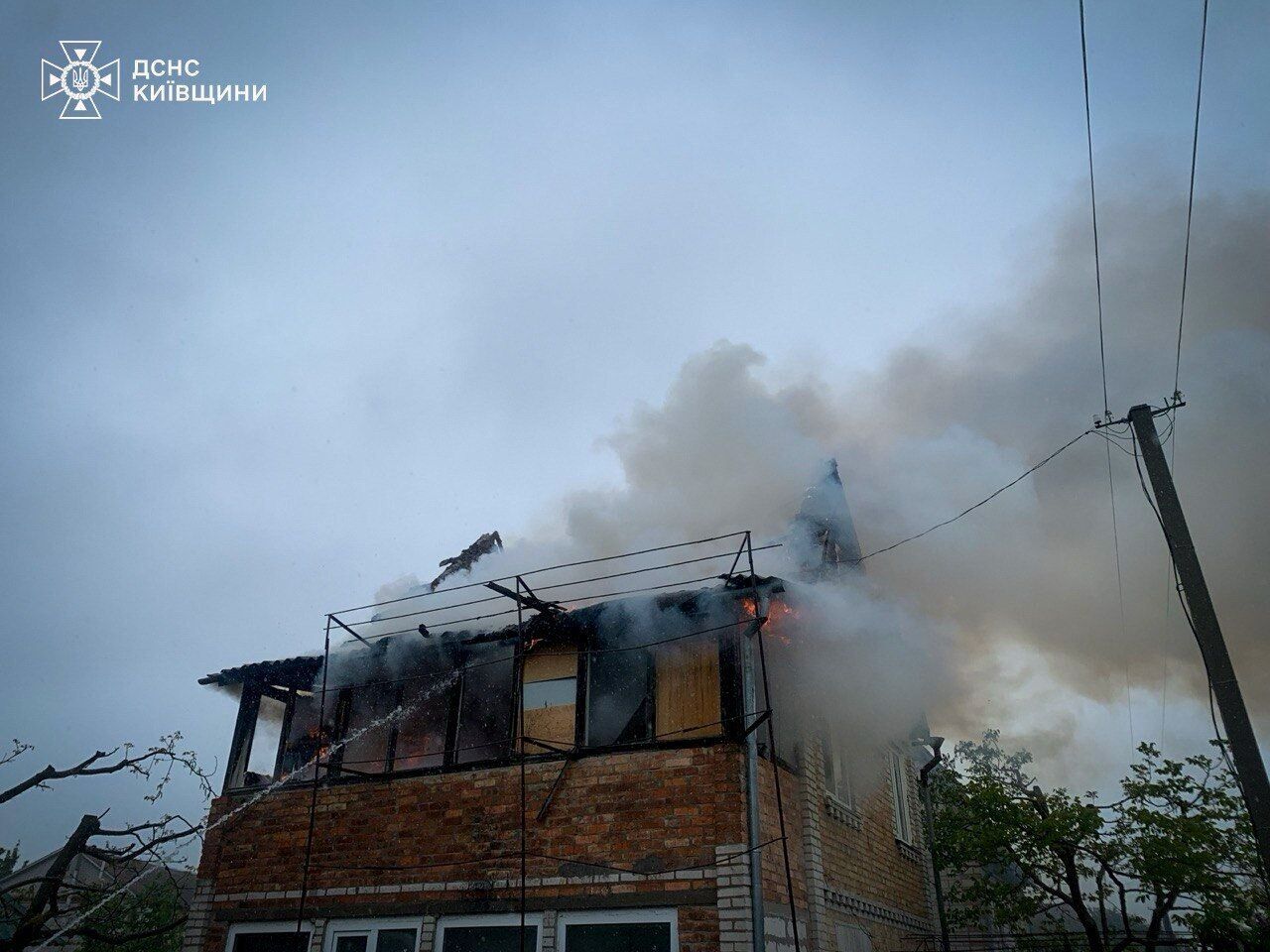 Є пошкодження, виникла пожежа: у КОВА розповіли про наслідки атаки Росії на Київщину. Фото